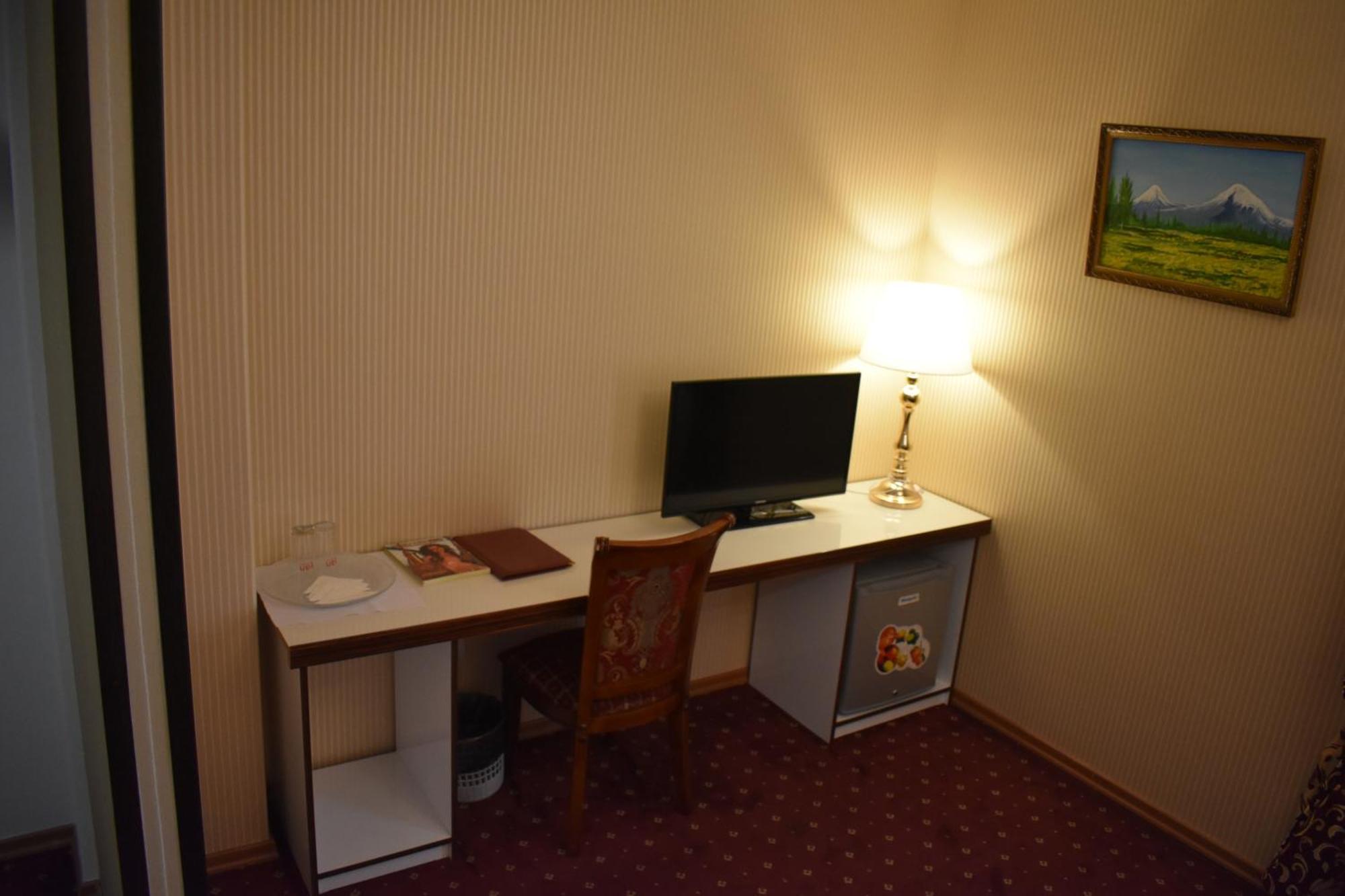 Armenian Royal Palace Yerevan Luaran gambar