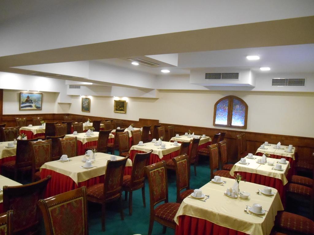 Armenian Royal Palace Yerevan Luaran gambar