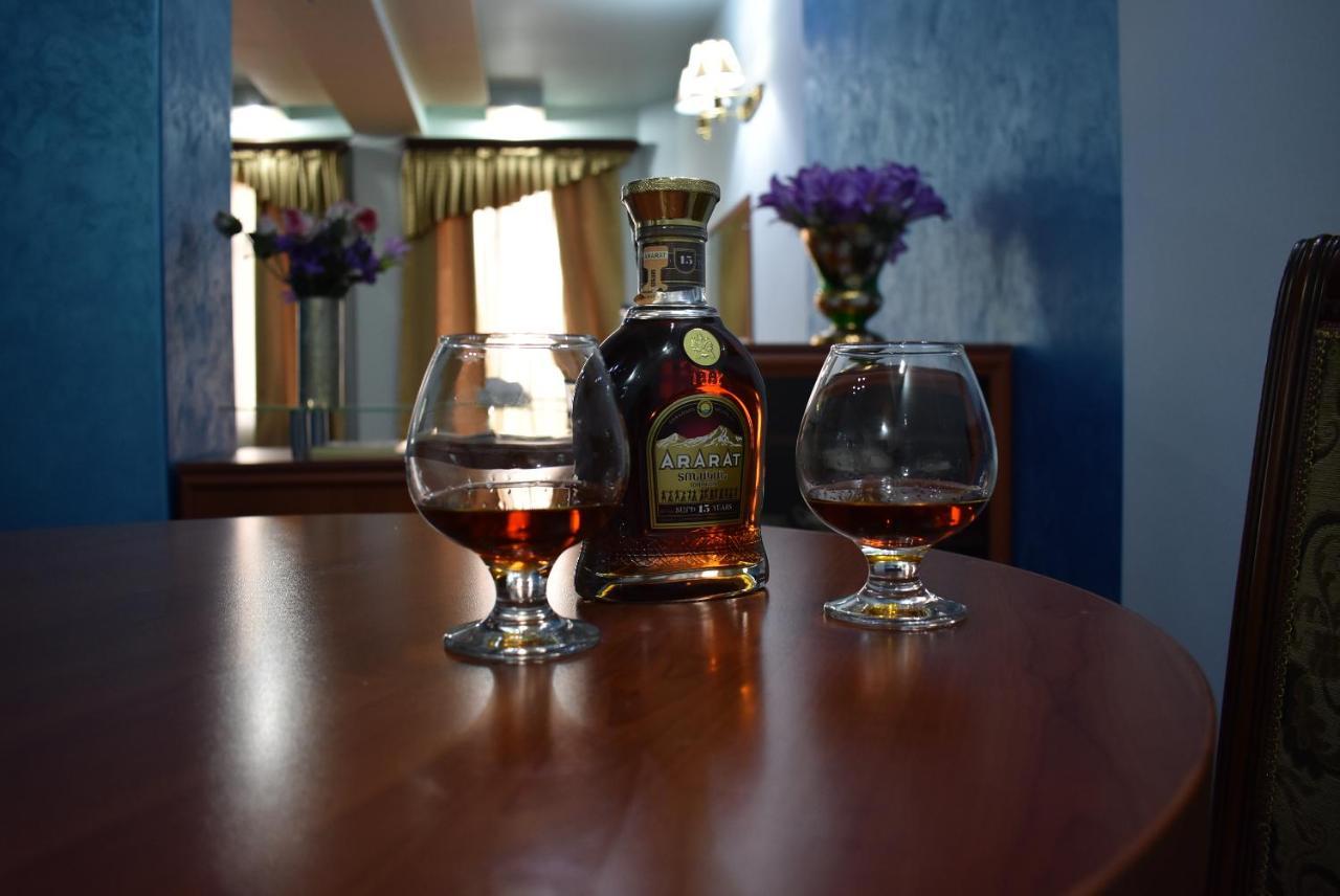 Armenian Royal Palace Yerevan Luaran gambar